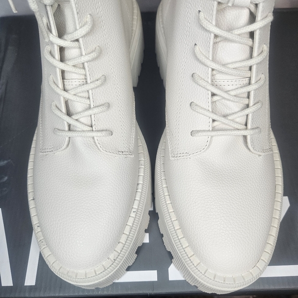 Arezzo MAYA Pull On Lug Sole Combat & Lace-Up Boots Sz 9 Retail $200 - Picture 8 of 13